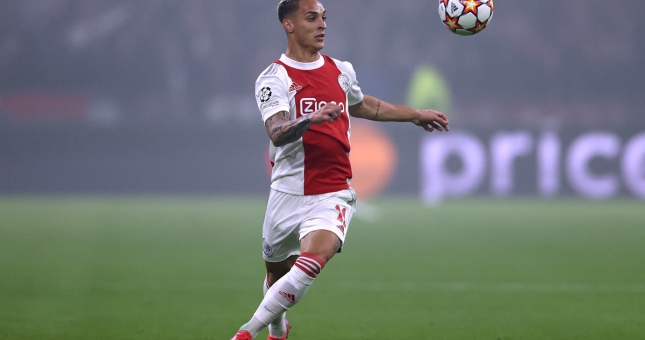 NÓNG: Man Utd chuẩn bị hỏi mua 'trò cưng' của Ten Hag với mức giá kỉ lục