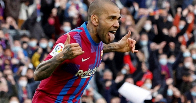 Dani Alves trở lại Camp Nou sau 1 tháng ra đi