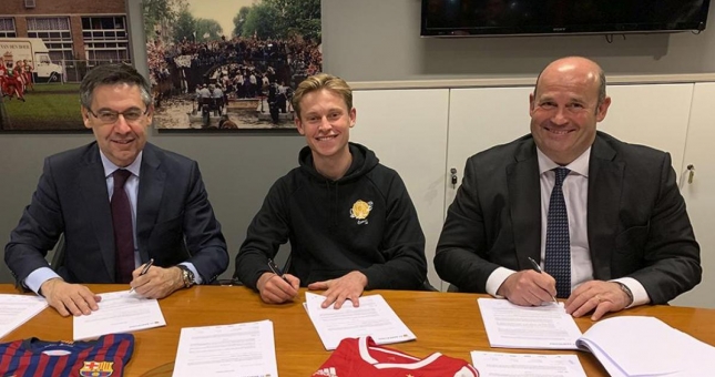 Chấm dứt tin đồn, Frenkie De Jong cùng người đại diện đưa ra quyết định về tương lai
