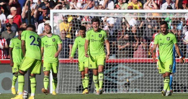 Ten Hag nổi cơn 'lôi đình' sau thất bại, toàn đội Man Utd nhận hình phạt