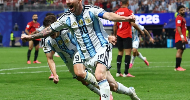 Lionel Messi thường xuyên 'đi bộ' nhưng thống kê siêu khủng