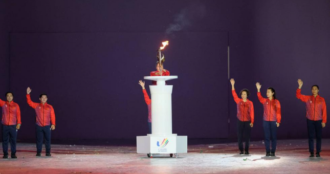 VIDEO: Toàn cảnh màn thắp đuốc trong lễ khai mạc SEA Games 31: Đơn giản mà tinh tế