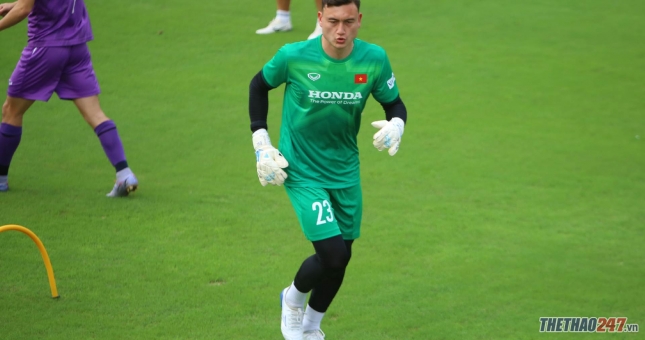 Văn Lâm rạng rỡ, Quang Hải 'tươi rói' trong buổi tập đầu tiên của ĐTVN