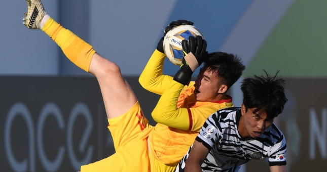 Quan Văn Chuẩn sở hữu ưu điểm vượt trội so với mặt bằng chung thủ môn Việt Nam