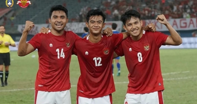 Thắng đậm 7 bàn để giành vé vớt, ĐT Indonesia nhận ‘mưa lời khen’ từ CĐV ĐNÁ
