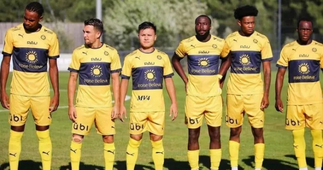 Trận đấu thứ 2 của Quang Hải cho Pau FC thay đổi vào phút chót