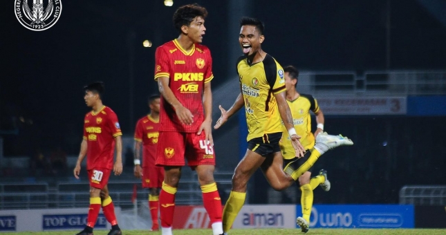 VIDEO: Siêu phẩm của cầu thủ Malaysia được FIFA vinh danh