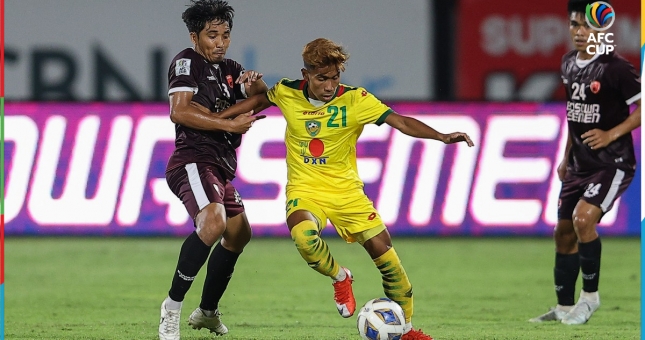 Bị đuổi 2 người, đại diện Indonesia vẫn vào chung kết đợi Viettel FC