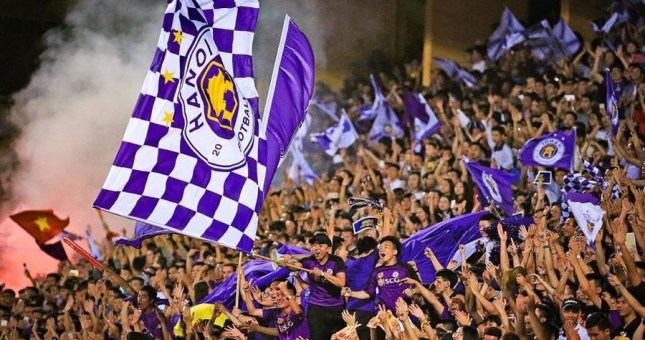 VIDEO: Sân Hàng Đẫy nổ tung khi CLB Hà Nội 'phá lưới' HAGL