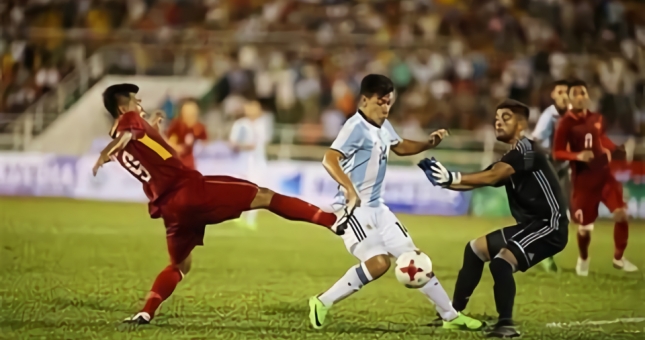 Siêu tân binh của MU bị tuyển thủ Việt Nam qua mặt ghi bàn tại Mỹ Đình