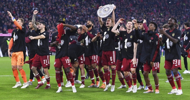 Bayern và PSG lập hàng loạt kỷ lục trong ngày đăng quang