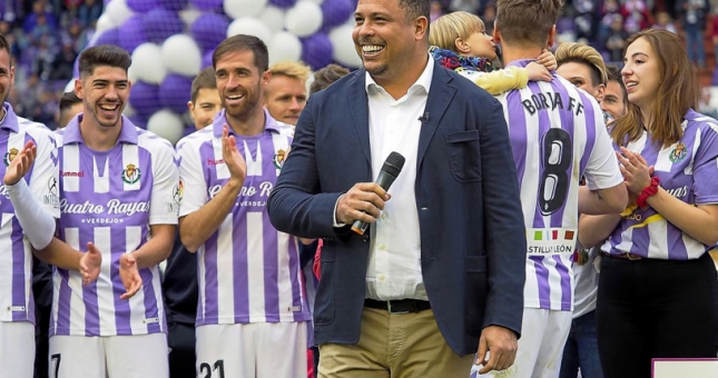 Ronaldo 'béo' đạp xe hơn... 500km mừng đội nhà lên hạng