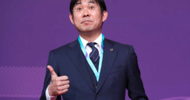 Cùng bảng với hai 'ông kẹ', HLV Nhật Bản vẫn tự tin vào tứ kết World Cup