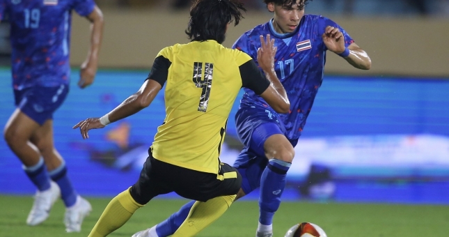 Chơi thiếu người, U23 Thái Lan thua ngược Malaysia