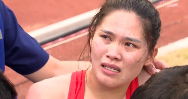 VIDEO: Nghi vấn nữ VĐV điền kinh Việt Nam bị đối thủ Malaysia 'chơi xấu' ở chung kết 800m nữ