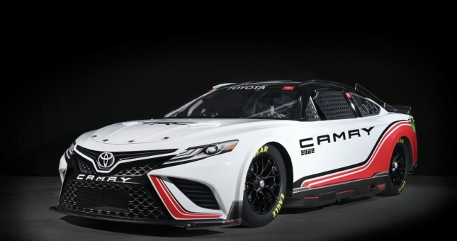 Toyota Camry ra mắt phiên bản xe đua công suẩt lên tới 670 mã lực