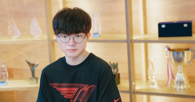 Faker nhận toàn bộ lỗi lầm về mình, bác bỏ tin đồn T1 đang lục đục nội bộ