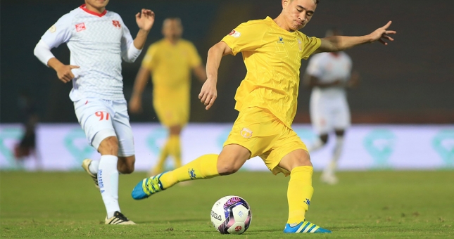 Bị cầu thủ 'tố' nợ lương, Nam Định được nhà tài trợ 'cứu'