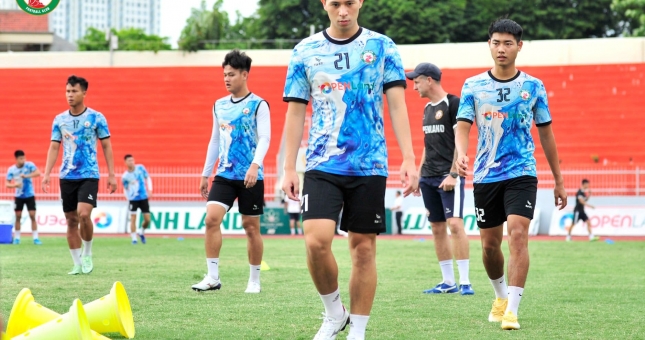 NÓNG: Trụ cột ĐT Việt Nam tái phát chấn thương, không rõ ngày trở lại