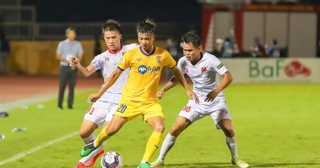 HLV Chu Đình Nghiêm nhận xét bất ngờ về Phan Văn Đức