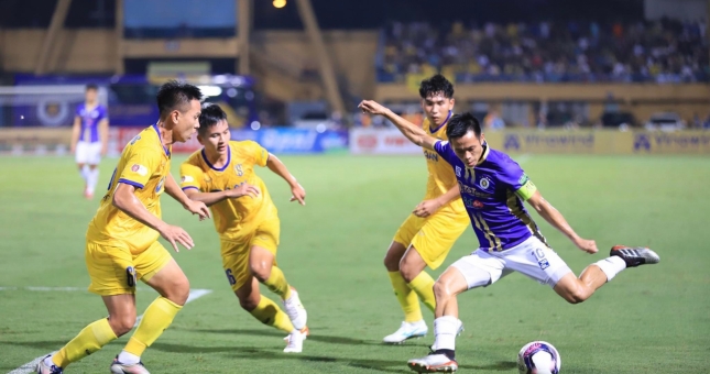 Sao ĐT Việt Nam giúp Hà Nội FC độc chiếm ngôi đầu bảng