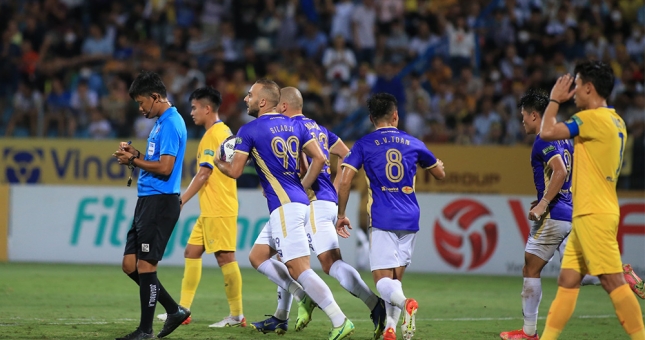 Trọng tài FIFA bị CĐV SLNA tấn công trên mạng xã hội