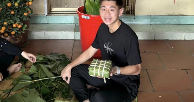 Trung vệ Nhật Minh gây sốt dịp Valentine