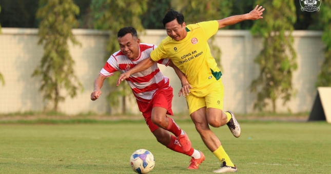 Dàn sao Việt kiều 'há hốc' trước đẳng cấp của HLV Lê Huỳnh Đức