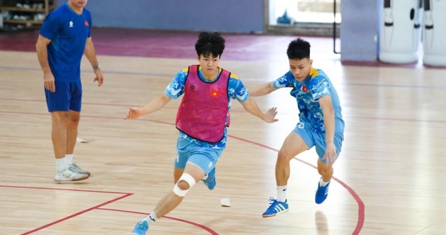 Tuyển Việt Nam thua 2-3 đội bóng Thái Lan