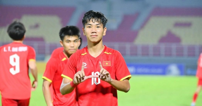 Tiền vệ U17 Việt Nam gây sốt sau trận thắng 2-1 Úc, nhận cơn mưa lời khen