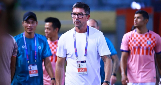 1 HLV V-League bất ngờ xuất hiện ở buổi tập của ĐT Malaysia