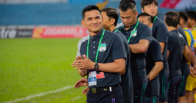 Kiatisak chúc mừng đội bóng quê nhà lên hạng