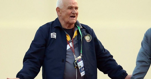 HLV Petrovic: 'Có tiền cũng không mua được cầu thủ HAGL'