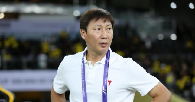 HLV Kim Sang Sik nói thẳng việc cầu thủ Việt Nam hay câu giờ