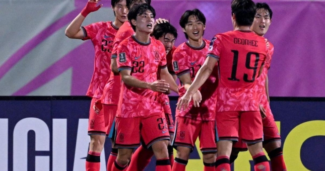 CĐV châu Á gọi tên Việt Nam khi 'tứ đại đồng văn' cùng vào bán kết