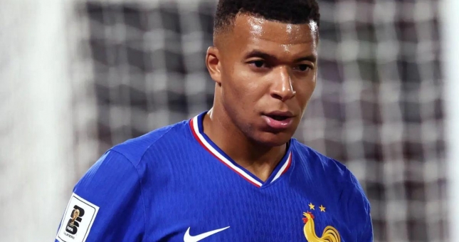 Mbappe: 'Họ gọi tôi là con khỉ sau khi sút hỏng'