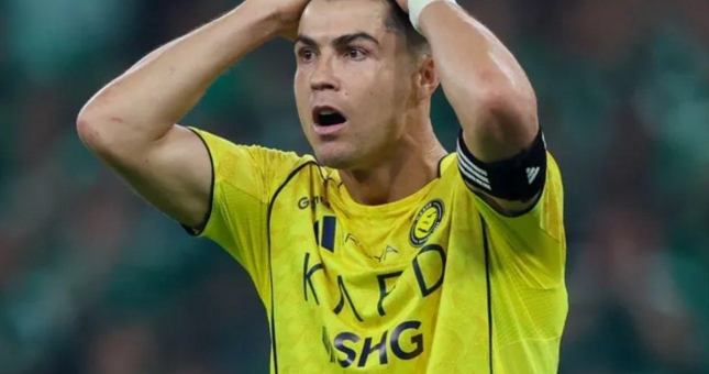 Vừa ghi bàn trở lại, Ronaldo vẫn 'hít khói' 2 ngôi sao Saudi Arabia