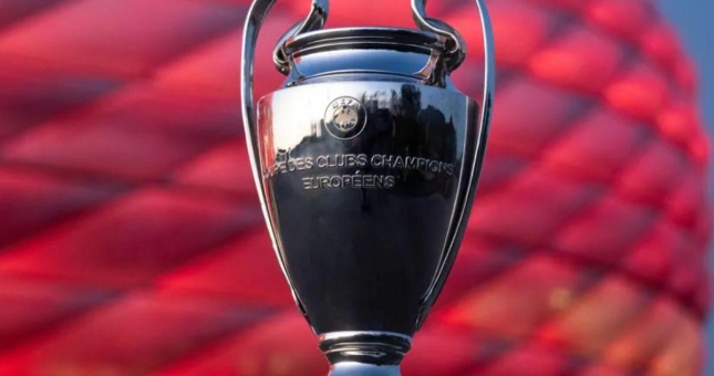 Đội 4 lần vô địch Champions League quyết bán cả đội hình, chỉ giữ 8 cầu thủ