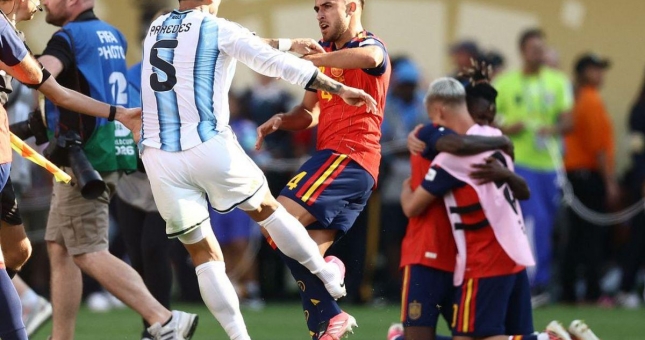 CHÍNH THỨC: FIFA điều tra 1 ngôi sao Tây Ban Nha sau vụ ẩu đả với Argentina