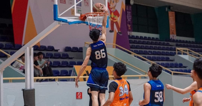 Kiên Dunk 'đại náo' HBL 2022 với cú úp rổ chào sân đẹp mắt