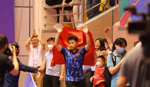 Nguyễn Đức Tuân đem tấm HCV lịch sử về cho bóng bàn đơn nam sau 19 năm