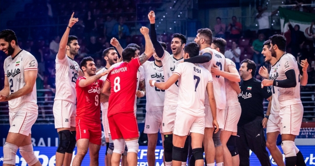 Thể hiện đẳng cấp Châu Á, bóng chuyền nam Iran hạ luôn Mỹ tại VNL 2022