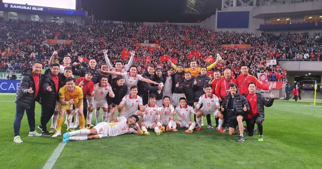 Báo Nhật bất ngờ chỉ trích CĐV Việt Nam