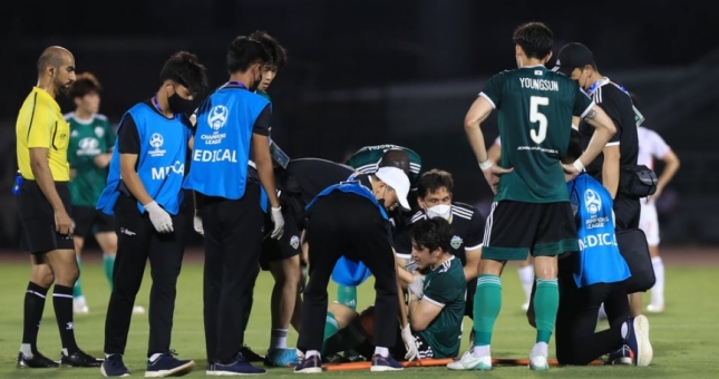 Trận đấu của HAGL có cầu thủ nhập viện cấp cứu