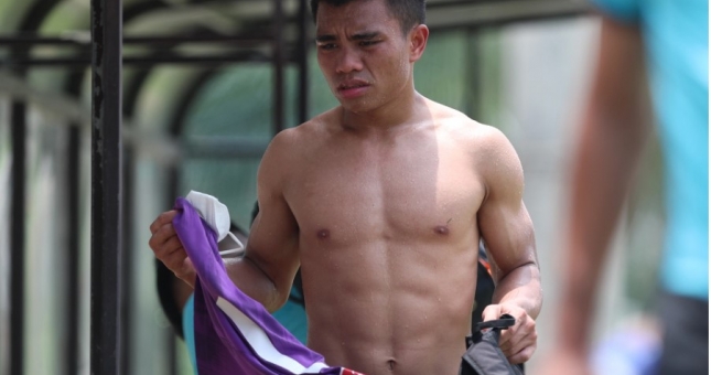 Cầu thủ người dân tộc Tà Ôi kiệt sức với yêu cầu của HLV Park Hang Seo