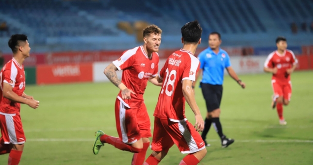 Đương kim vô địch V-League trắng tay vì bàn phản lưới nhà