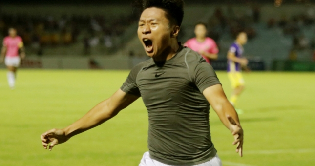 VIDEO: Em trai 'Ronaldo Việt Nam' lập siêu phẩm sút xa