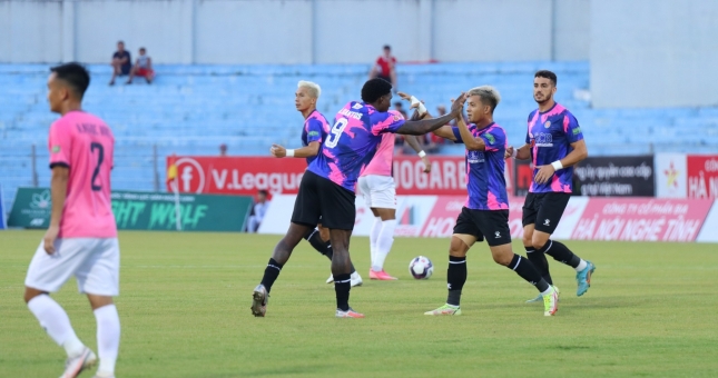 Đội cuối bảng V-League thắng trận đầu tiên sau 'mưa bàn thắng'