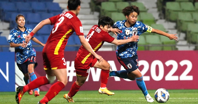 ĐKVĐ Asian Cup đánh mất chiến thắng trong trận siêu kinh điển Châu Á