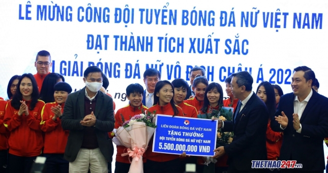 Trở về nước sau kỳ tích lịch sử, ĐT Việt Nam nhận thưởng 'khủng chưa từng thấy'